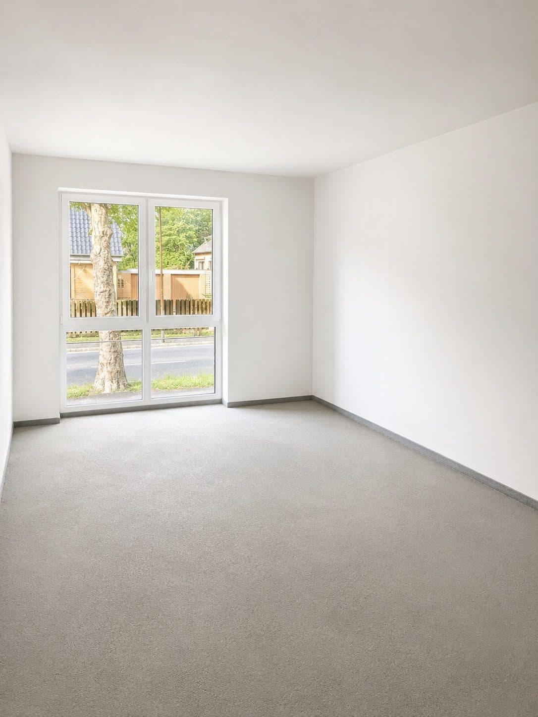 Innenvisualisierung Rotkamp 1, 30900 Wedemark – Zimmer mit bodentiefem Fenster zur Grünfläche