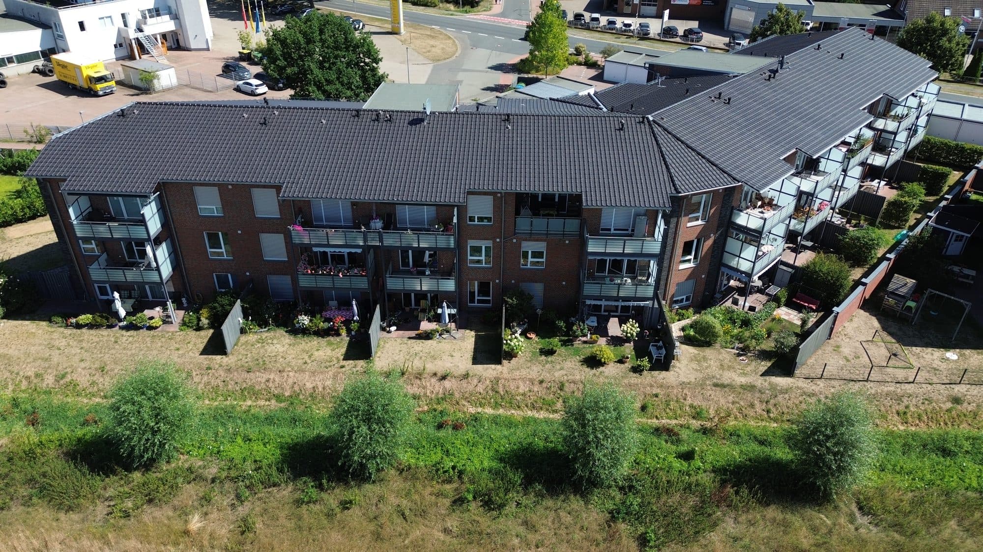 Außenvisualisierung Walsroder Straße 9, 30900 Wedemark – Balkone und Terrassen zur ruhigen Rückseite